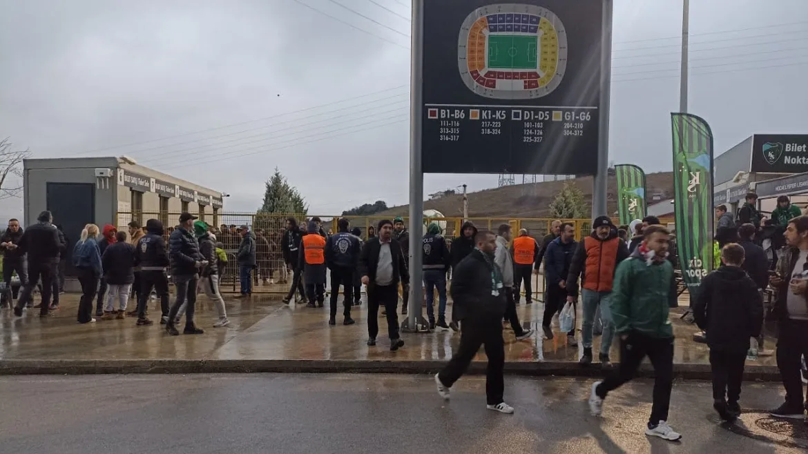 Kocaelisporlu taraftarlar Şanlıurfaspor maçı öncesi konuştu 17 Şubat 2024 | Özgür Kocaeli