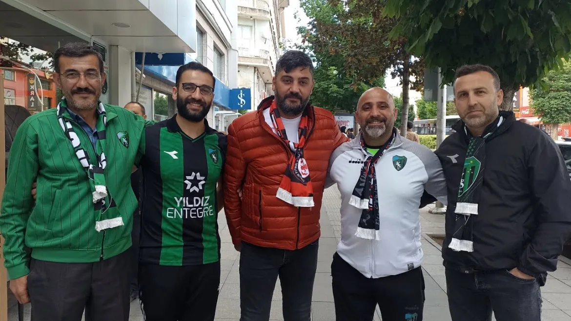 Kocaelispor ile Çorum FK taraftarı maç öncesi karşılaştı 16 Mayıs 2024 | Özgür Kocaeli