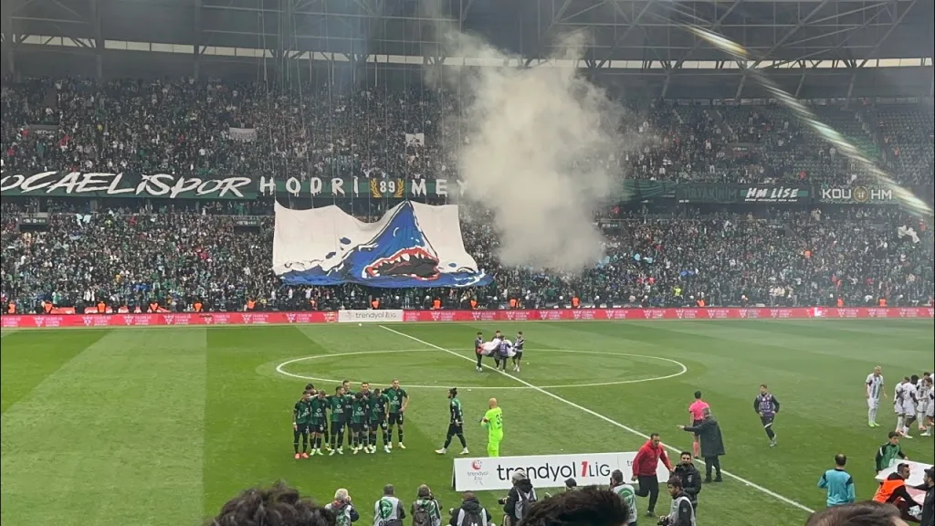 Kocaelispor Sakaryaspor Maçı Tüm Koreografi ve Topa İlk Vuruş 12 Mayıs 2024 | Salon Adamı