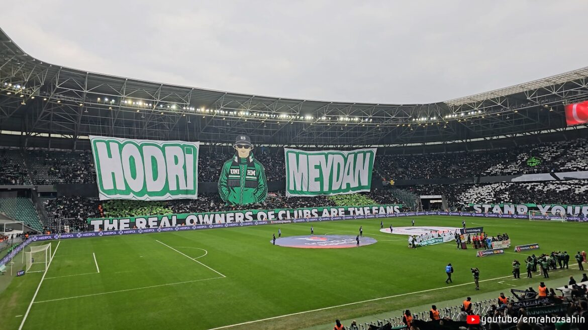 Kocaelispor-Beşiktaş Maçı Koreografisi “Kulüplerin Gerçek Sahibi Taraftarlarıdır” 28 Şubat 2026 @EmrahÖzşahin